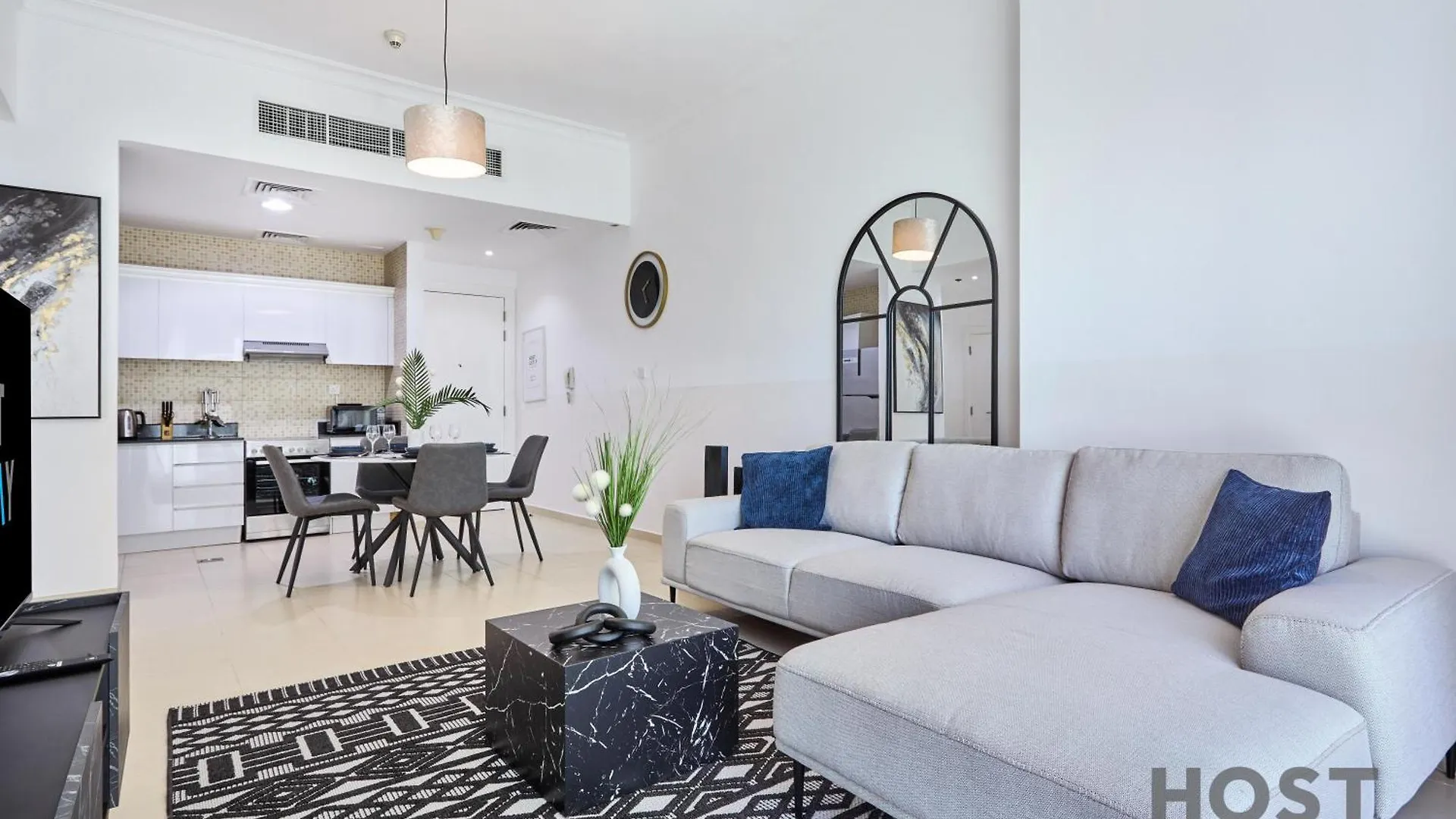 Stylish Renovated 1-Bedroom In Mayfair Residency Dubai Apartment