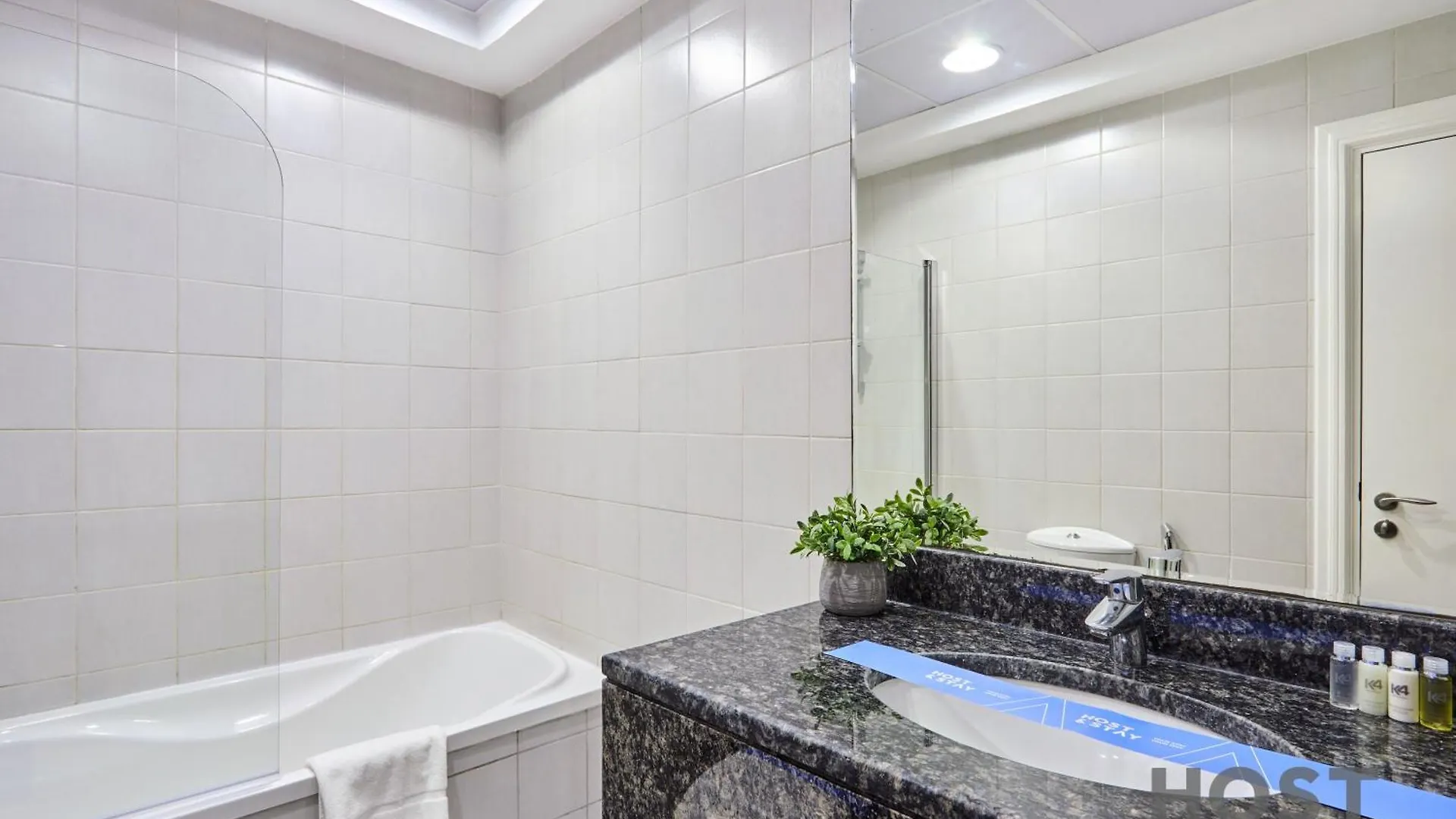Stylish Renovated 1-Bedroom In Mayfair Residency Dubai