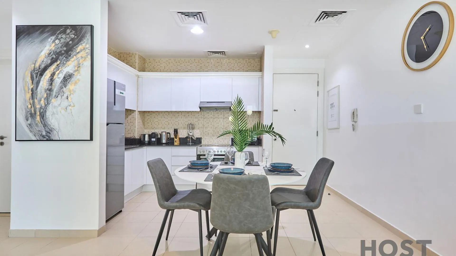 Apartment Stylish Renovated 1-Bedroom In Mayfair Residency Dubai