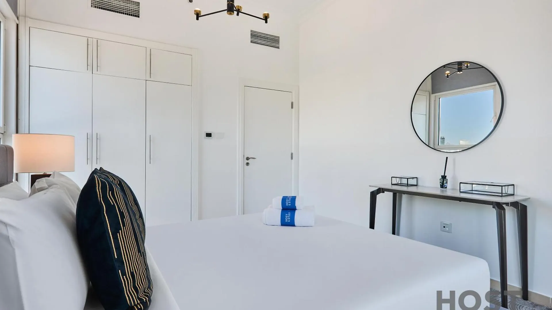Stylish Renovated 1-Bedroom In Mayfair Residency Dubai Apartment