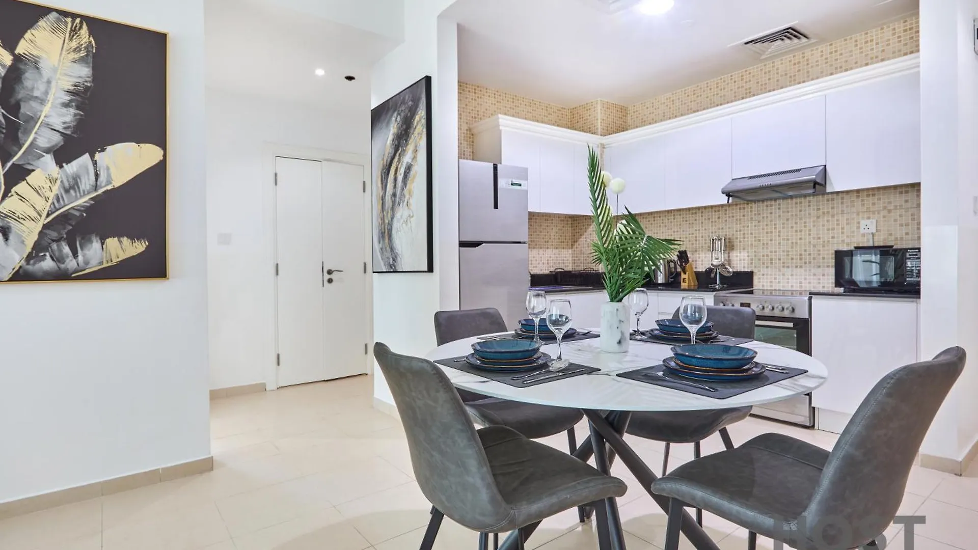 Apartment Stylish Renovated 1-Bedroom In Mayfair Residency Dubai